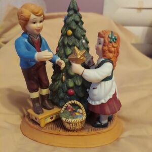 Avon Second Edition 1982 Chinese Memories Figurine